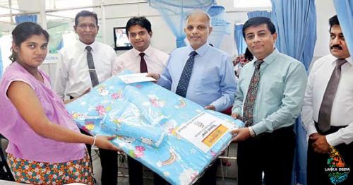 People’s Bank gifts children to celebrate independence